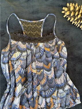 EUC 100% silk cami with lace